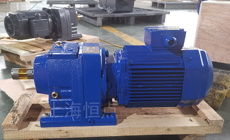 R47系列減速機配電機，藍色油漆實物照片