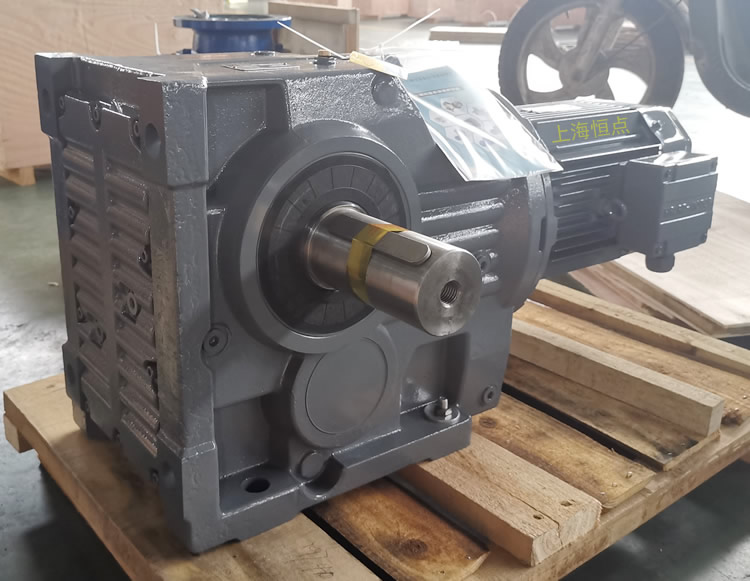 K97減速機 輸入配電機 輸出雙軸A+B 實物圖