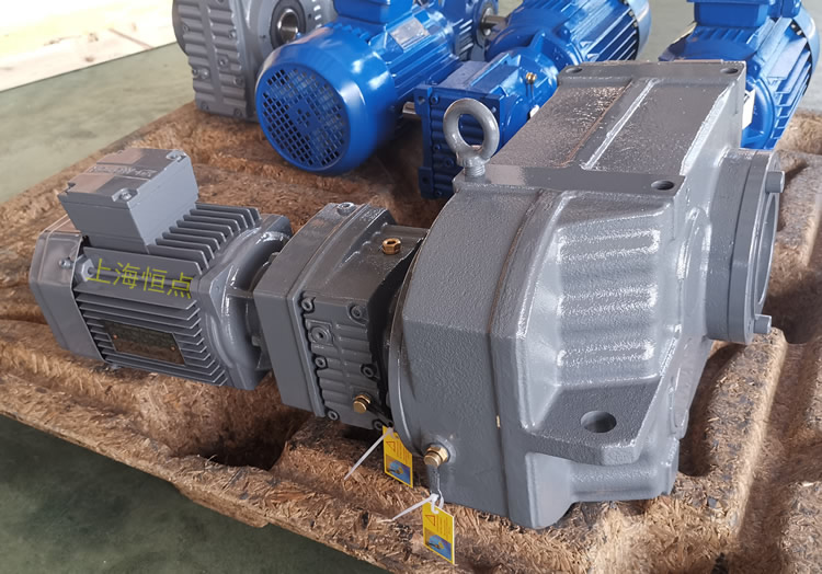  FAZ77R37雙級減速機，通孔+小法蘭輸出，實物圖如下