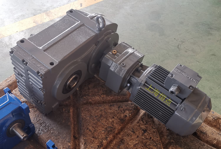  FAZ77R37雙級減速機，通孔+小法蘭輸出，實物圖